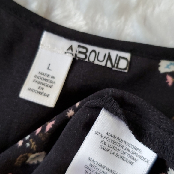 ABOUND Black floral print flowy deep armholes sleeveless top Lg. - Picture 3 of 6